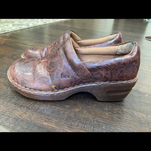BOC Brown Leather Tooled Floral Clogs - Picture 5 of 6